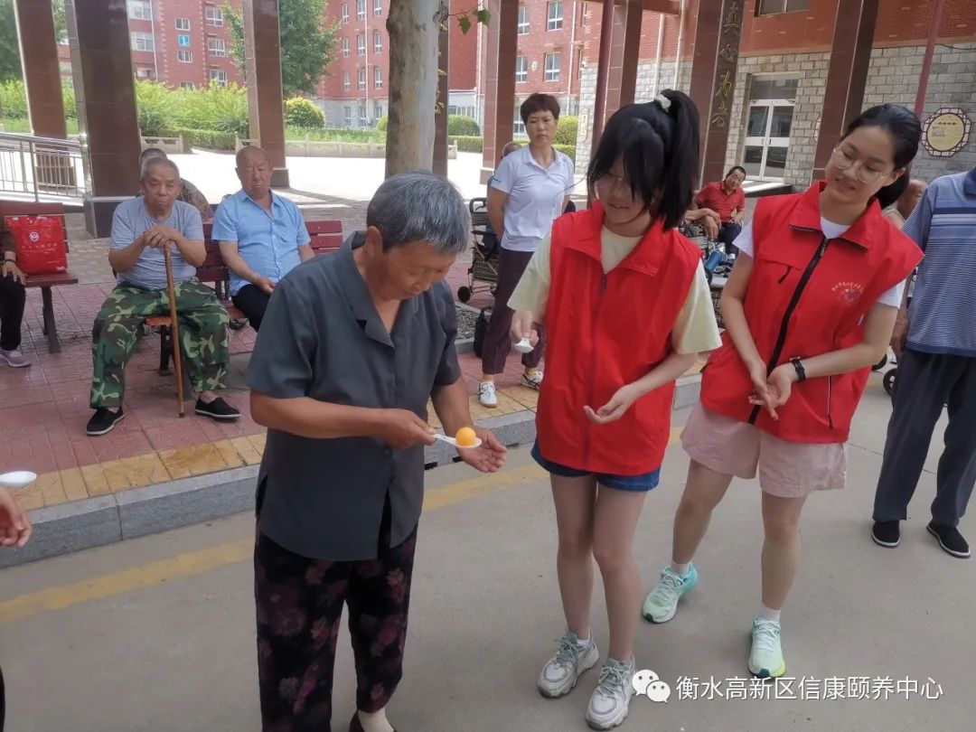 守护斜阳 共迎七一