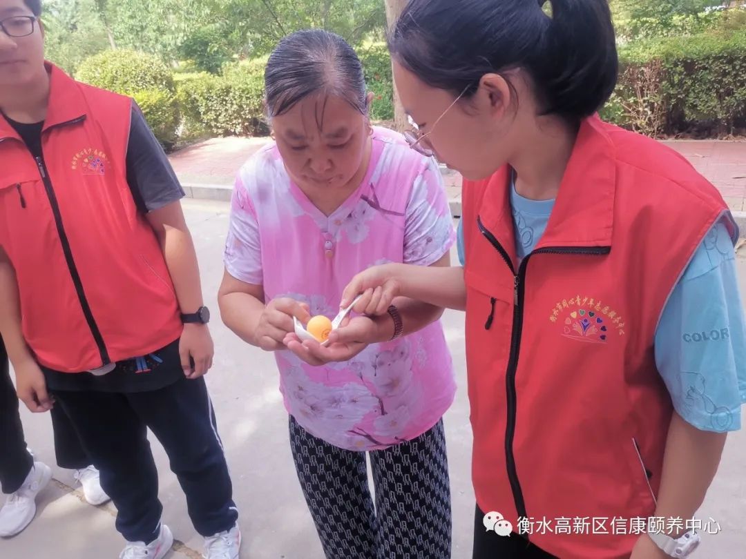 守护斜阳 共迎七一