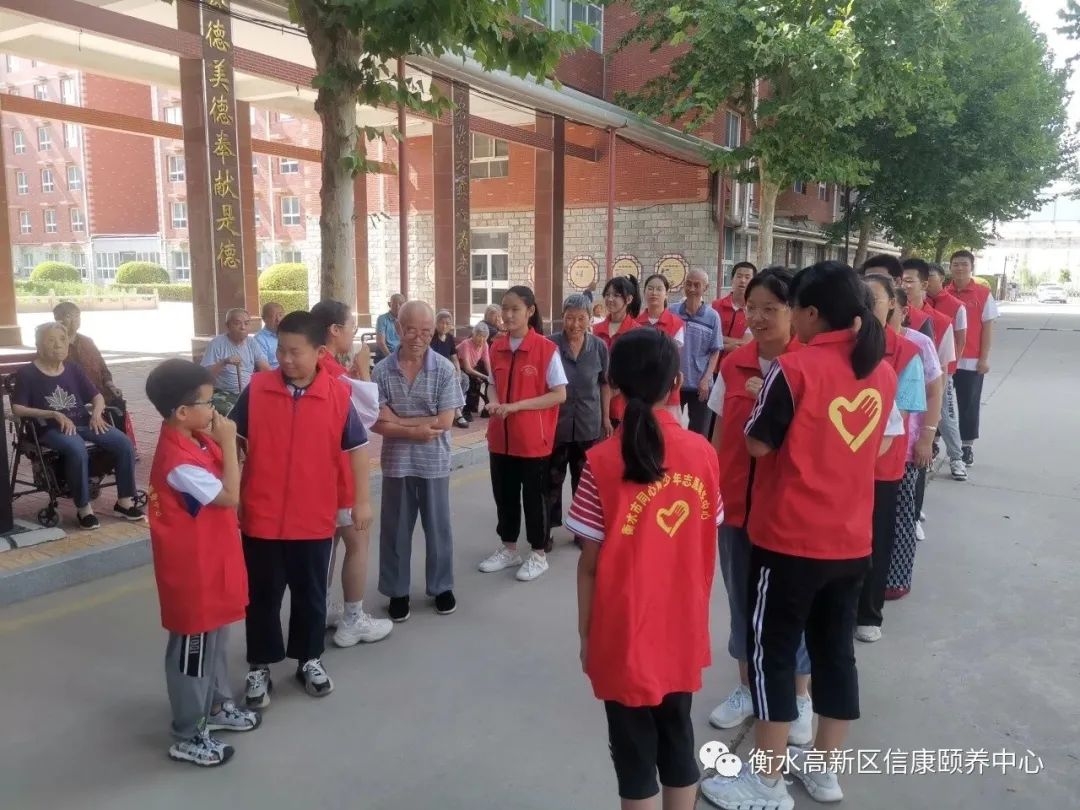 守护斜阳 共迎七一
