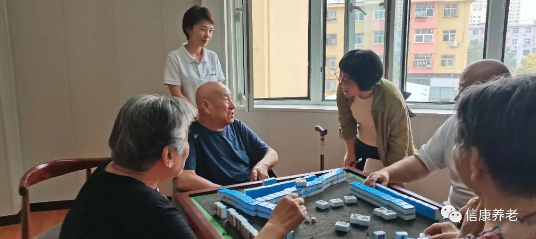 市向导走进信康、关爱社区养老
