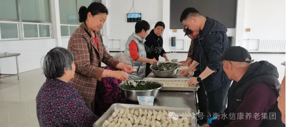 浓浓饺子香，，情暖老人心