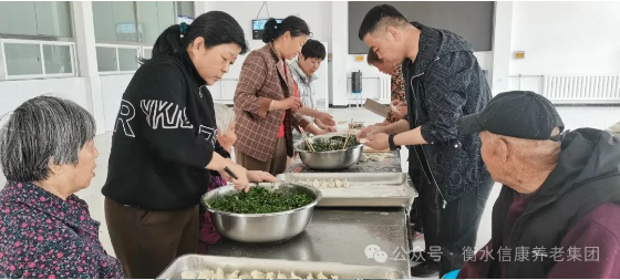 浓浓饺子香，，，情暖老人心