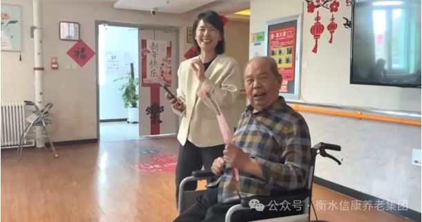 母爱如春，，温暖养老院