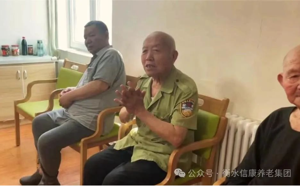 母爱如春，，温暖养老院