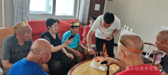 别样生日会，，，情暖老人心