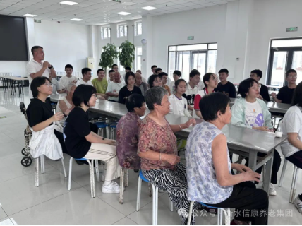 自愿活动进信康，，，情暖老人心