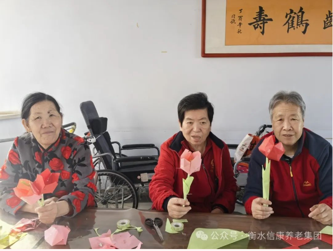 巧手生花暖斜阳——信康三八节特殊活动，，，，，让爱与芳香在指尖绽放