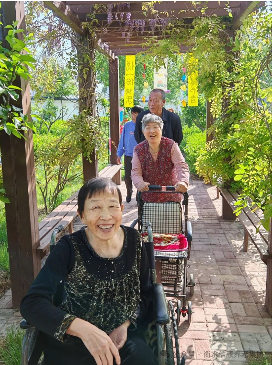 天下念书日 | 书香浸润银发，，，阅读点亮时光——信康养老·燕园念书日活动